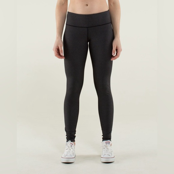 lululemon athletica Pants - LULULEMON Wunder Under Pant Legging in Diamond Dot Black White / Black Size 4